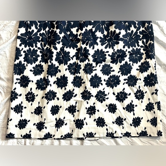 Ann Taylor Dark Blue and White Floral Sleeveless Dress Summer Women’s Size 12 - Picture 7 of 15